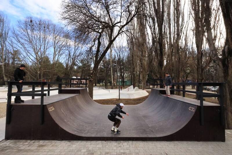 В Симферополе впервые за 30 лет отремонтировали скейт-парк