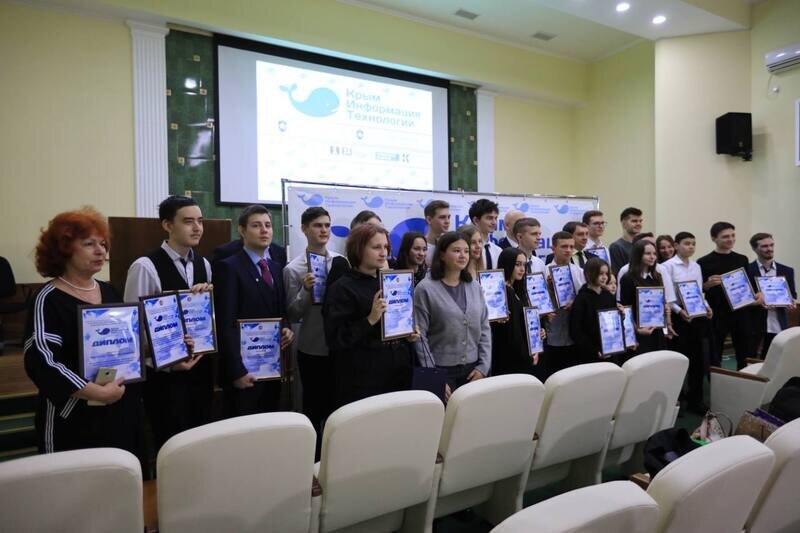 В Симферополе наградили победителей конкурса компьютерных проектов «КИТ 2022»