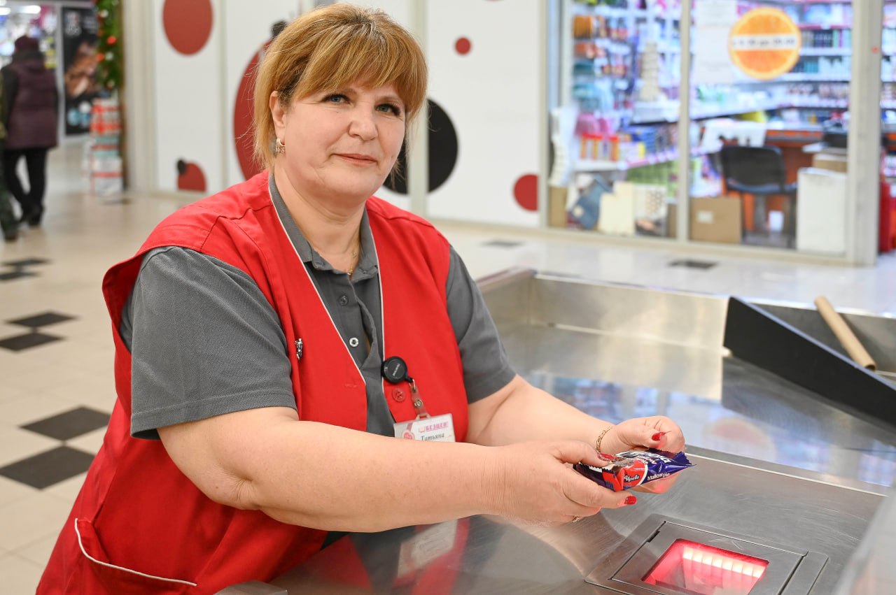 Кассир из Крыма - как изменилась культура покупок, от чего зависит очередь и почему не стоит открывать пачку чипсов до оплаты