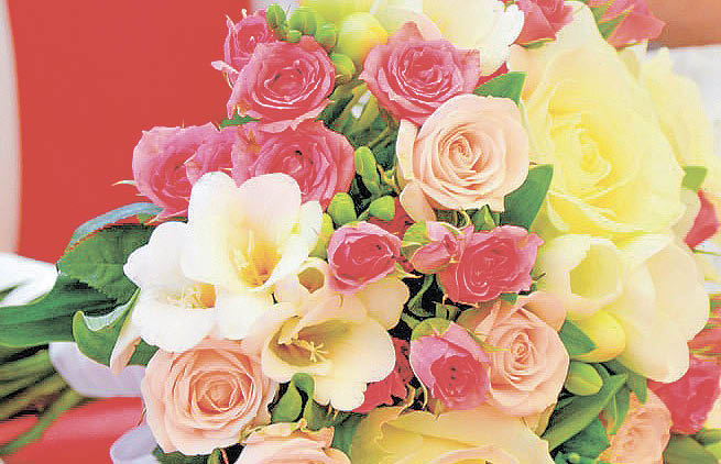 Эффективные методы реанимации увядших цветов в вазе