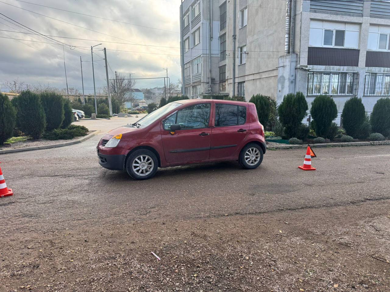 Двое детей на электросамокате попали в ДТП в Черноморском районе