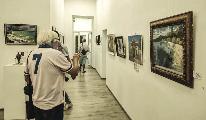 В Евпатории открылась выставка Крымского отделения Союза художников России