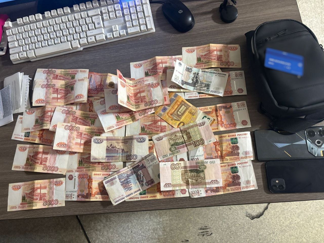 Пенсионерка из Симферополя отдала лжеполицейскому 500 тысяч рублей