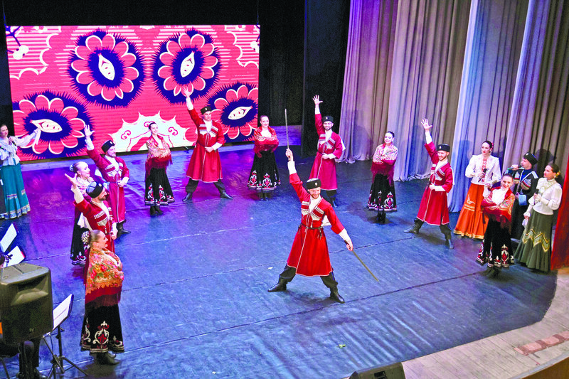 Удачный почин: в Евпатории выступил вокально-хореографический ансамбль Ставропольской филармонии