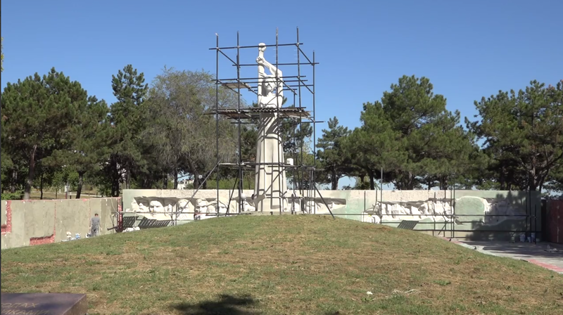 Реконструкцию симферопольского мемориала "Скорбящая мать" закончат в этом году