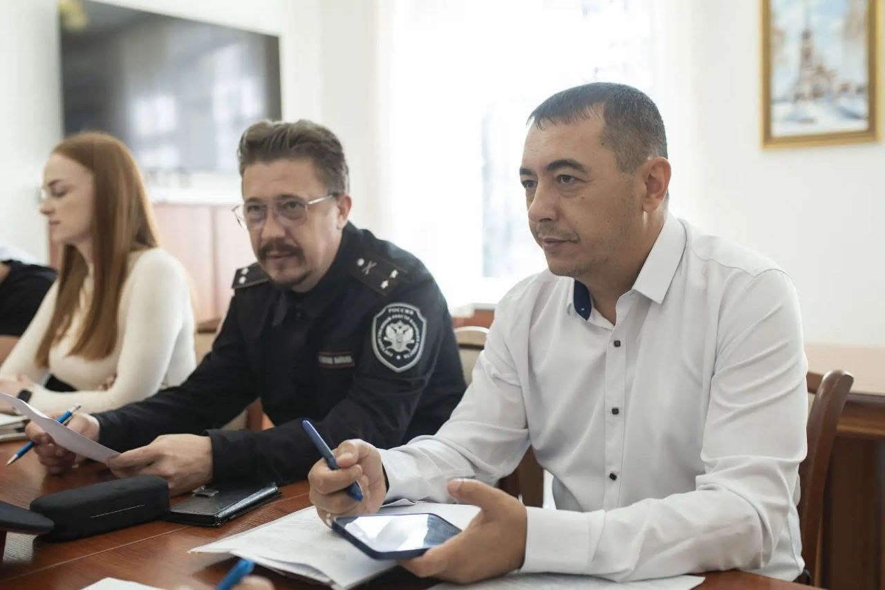 В администрации Симферополя обсудили взаимодействие с казачьими обществами