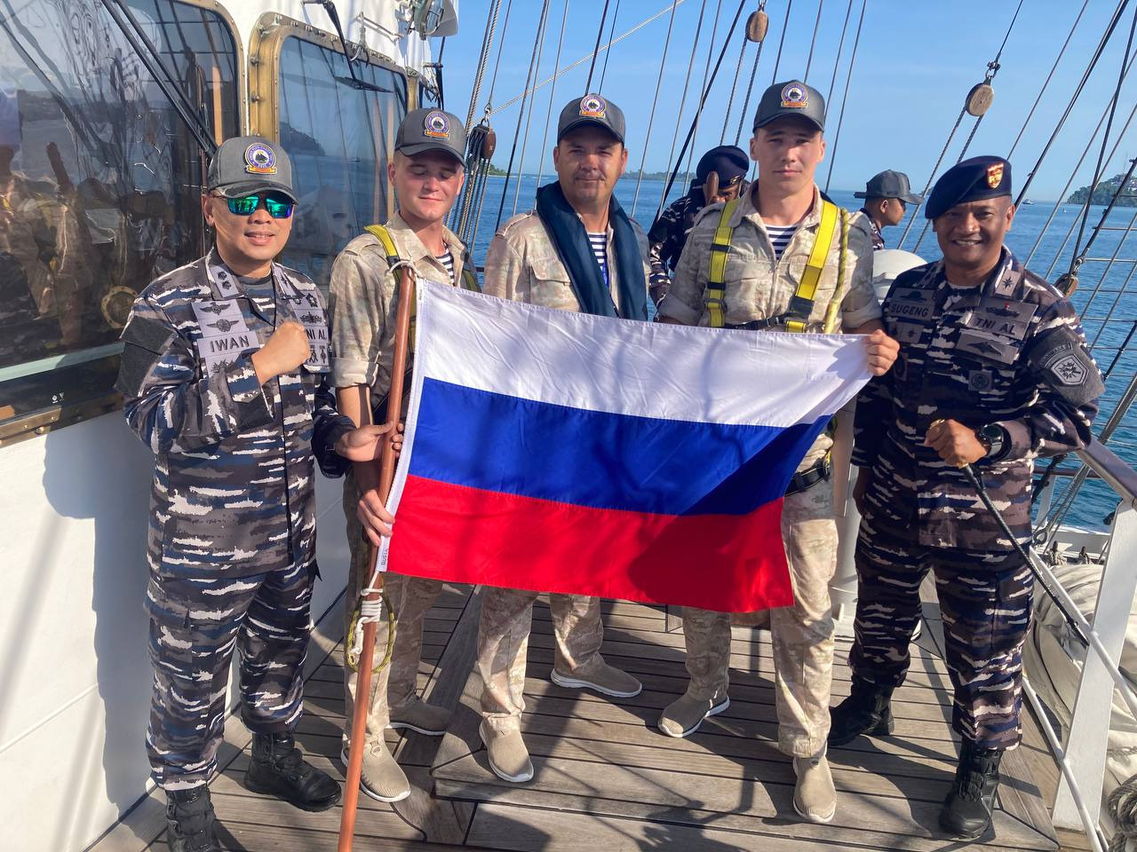 На борту корабля ВМС Индонезии: курсанты севастопольского нахимовского училища вернулись с  морской практики