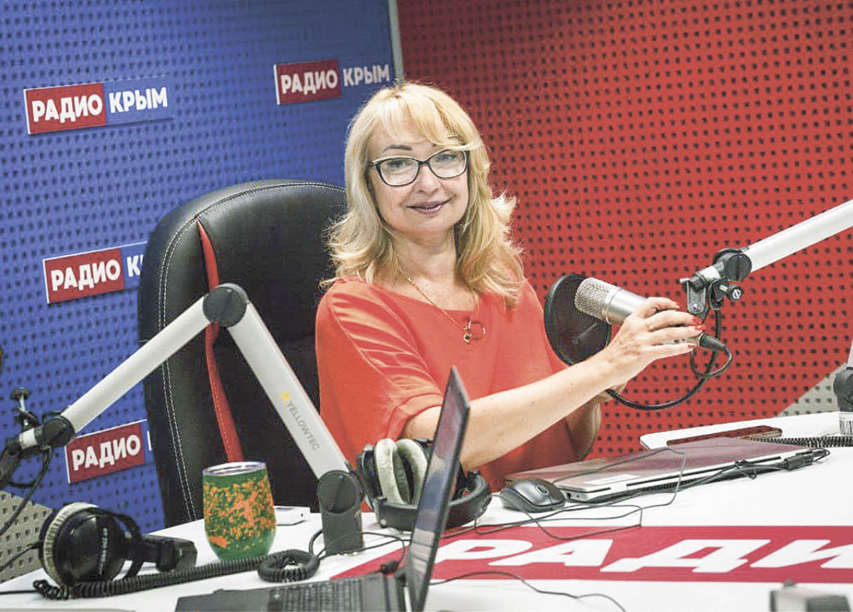 Спасение эфира от нецензурной брани и несдержанные эмоции: интервью с радиоведущей Еленой Ильницкой