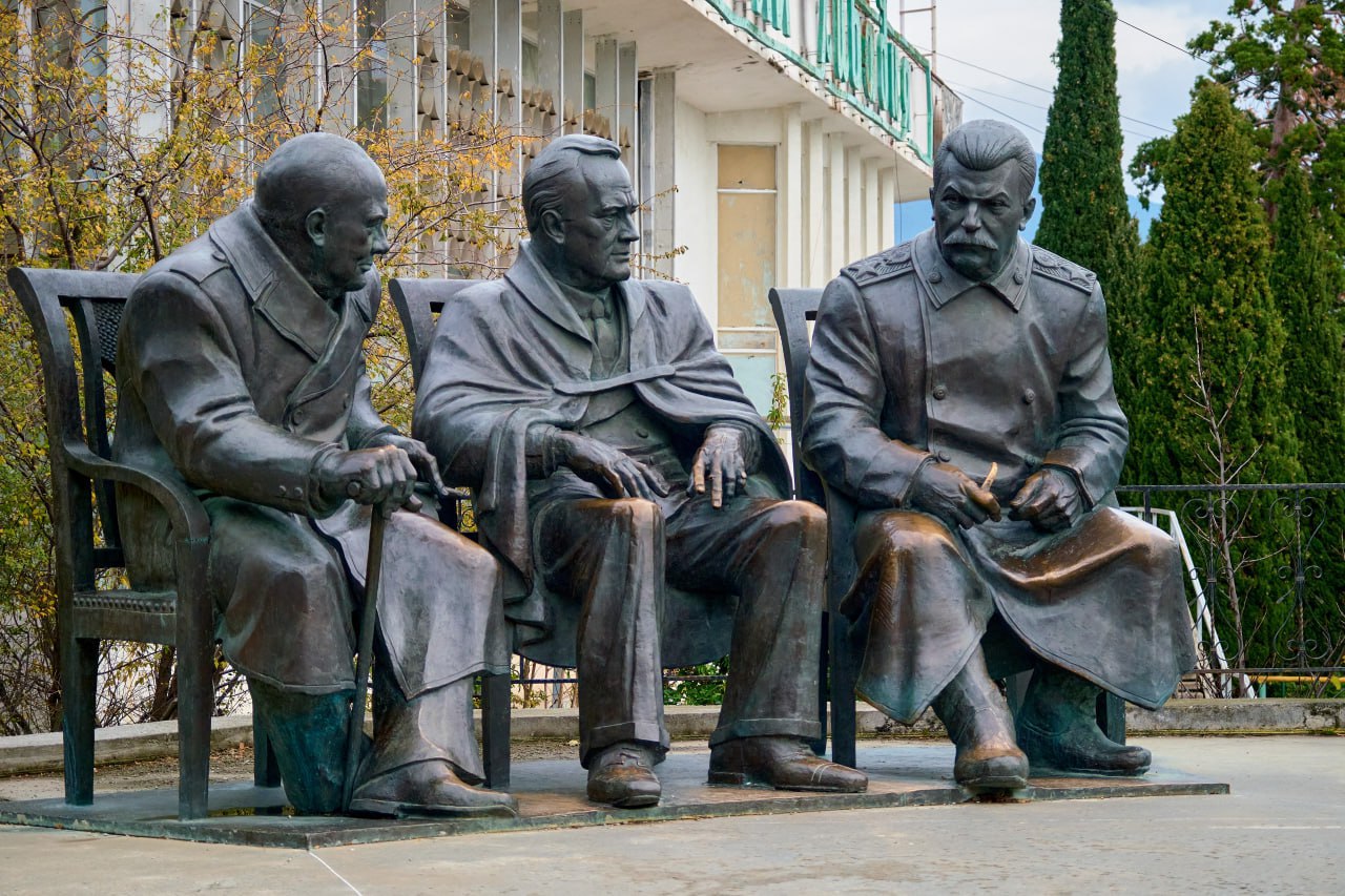 Памятник лидерам антигитлеровской коалиции в Ливадии стал муниципальной собственностью