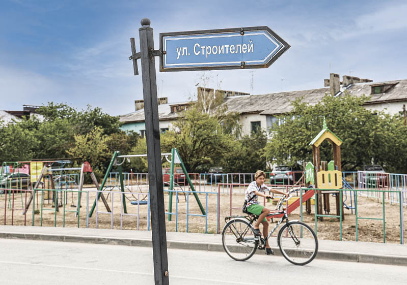 Тяга к культуре: чему радуются и на что жалуются жители Криничного Белогорского района