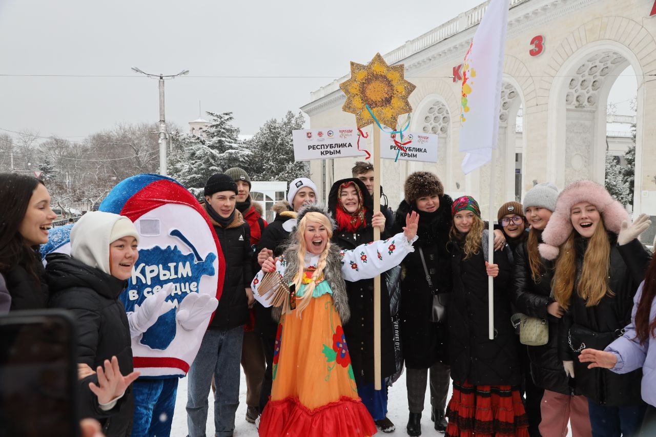 В Крым с международной выставки «Россия» вернулась делегация одарённых детей 