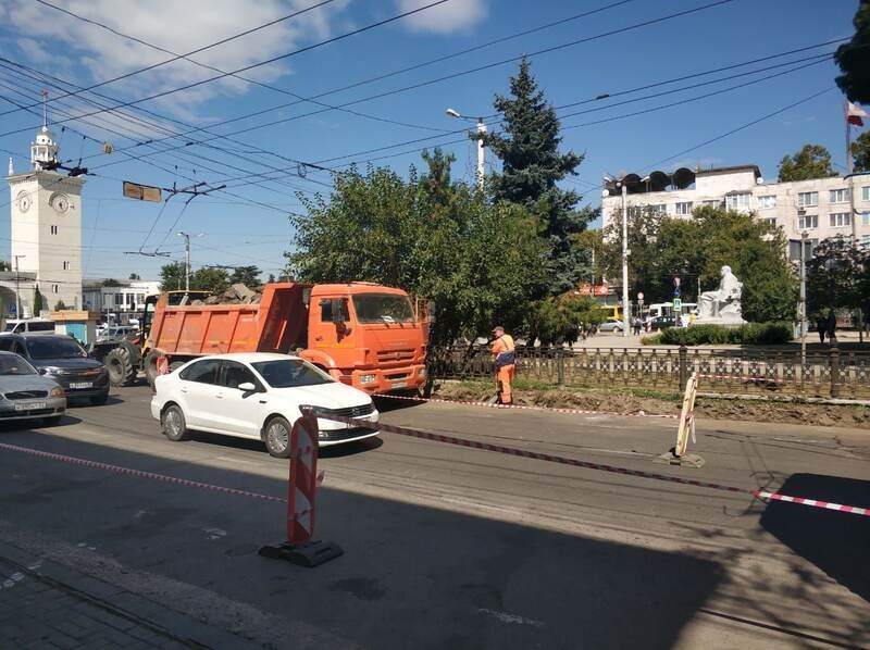 В Симферополе начали ремонт бульвара Ленина: движение транспорта частично ограничено