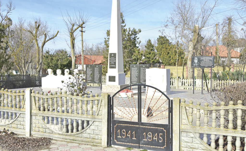 Памятник привели в порядок, что приветствуют местные жители 9-4.jpg
