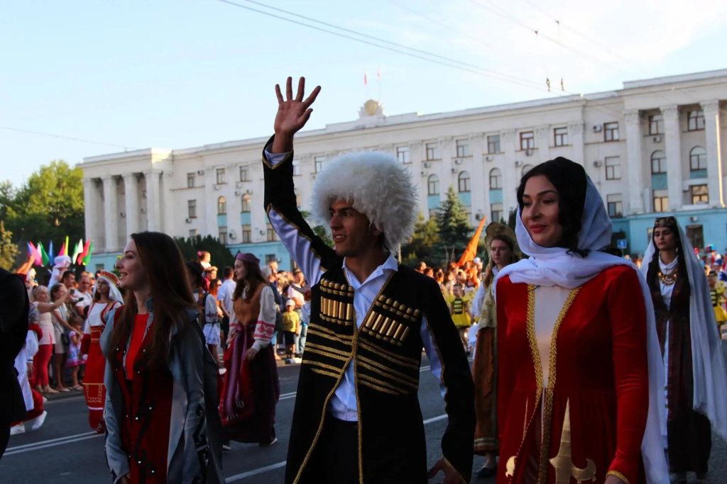 Как сохраняют родные языки в Крыму