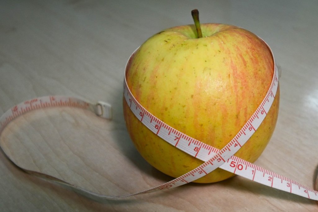 Врач-эндокринолог рассказала, почему одни полнеют от воздуха, а другие едят и не толстеют