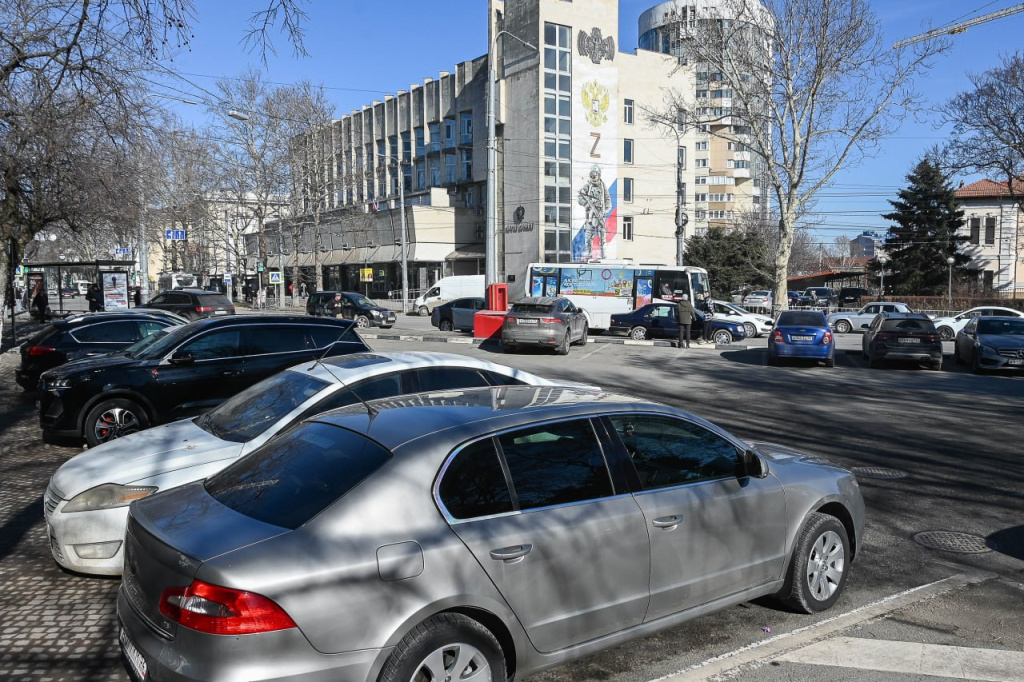 Более 50 автовладельцев в Симферополе привлечены к ответственности за нарушение правил парковки