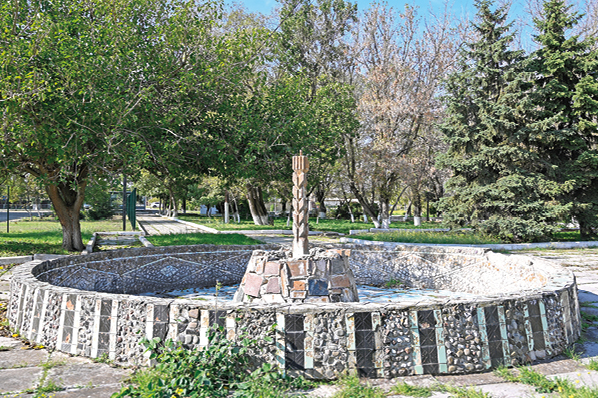 Гала Амарандо 9-3фонтан.jpg