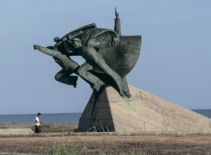 Памятник десанту 1942 года вдохновил Высоцкого на написание песни. 5-2.jpg