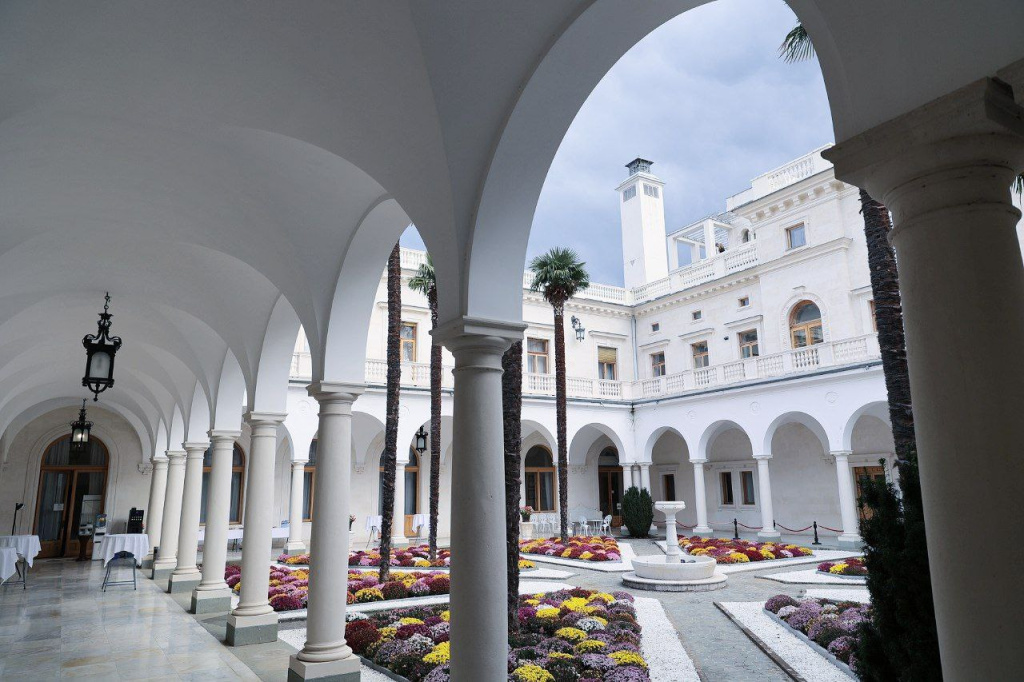 Крымчане могут принять участие в конкурсе на новую концепцию экспозиции Ливадийского дворца и получить 1 млн рублей