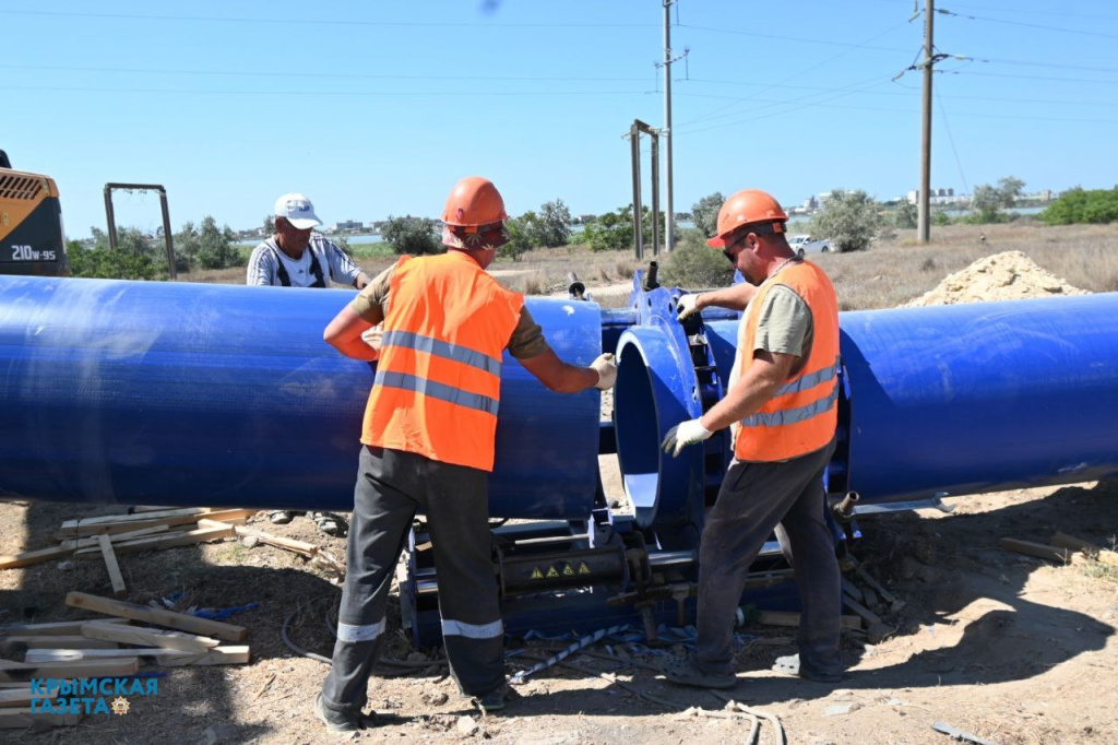 В Феодосии произошла авария на магистральном водоводе: организован подвоз воды, проводятся восстановительные работы