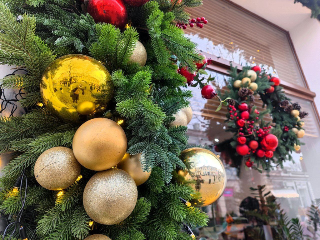 В Феодосии начался конкурс на лучшее новогоднее оформление фасадов зданий 