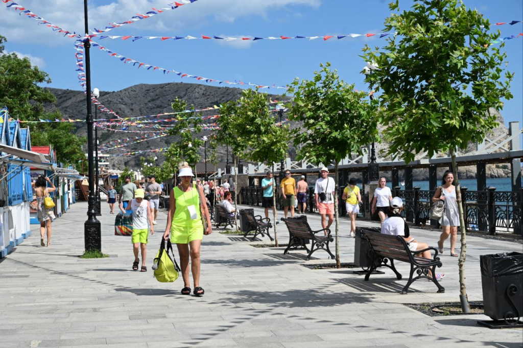 Почти 4 млн туристов посетили Крым в этом году