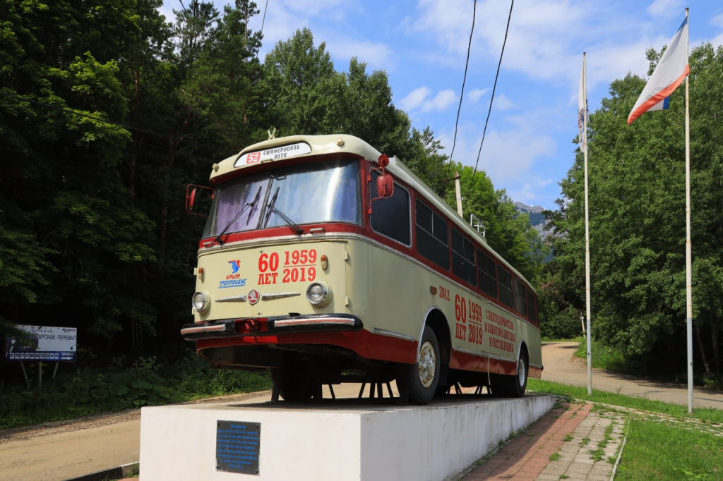 Памятник крымскому троллейбусу на Ангарском перевале Фото: Наталья Сомова photo_2022-11-18_15-08-05.jpg