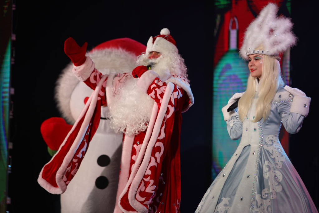 Ялтинского Деда Мороза по имени Артём приняли за наркомана и увезли в полицейский участок