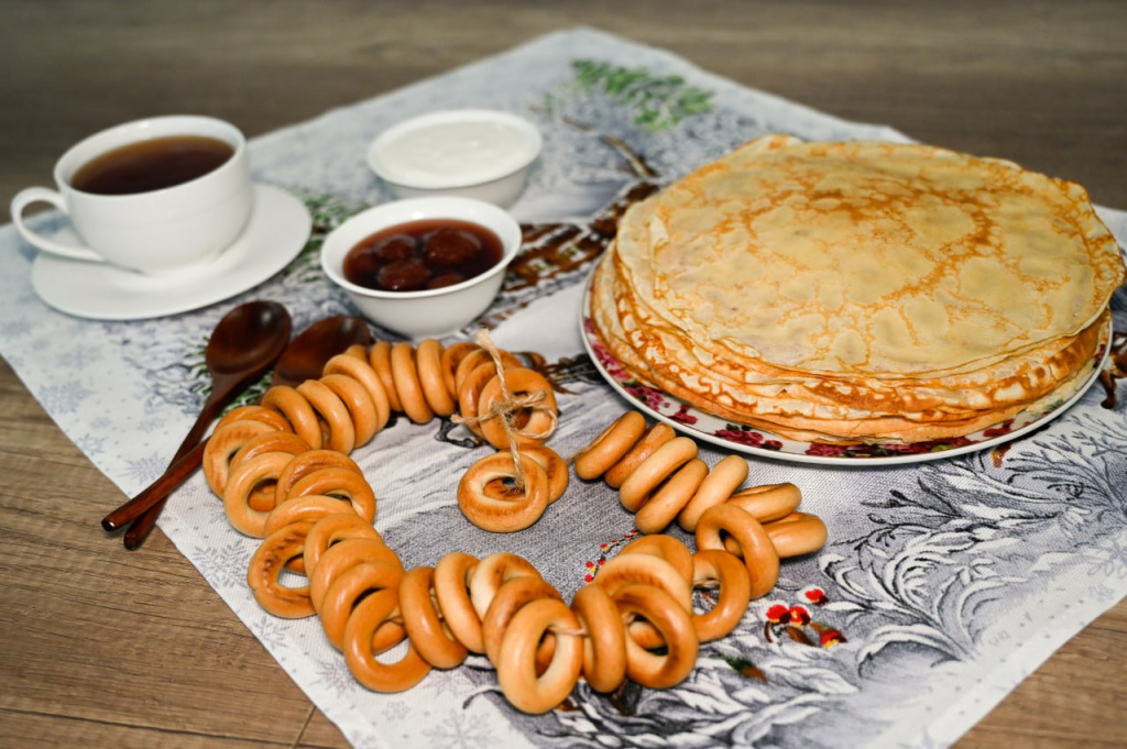 Врач рассказал, как определить безопасную для здоровья порцию блинов