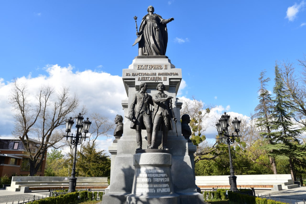 Памятник Екатерине Великой в Симферополе Фото: Наталья Сомова photo_2022-04-19_15-38-50.jpg