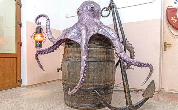 Михаил Гладчук якорей музей.jpg