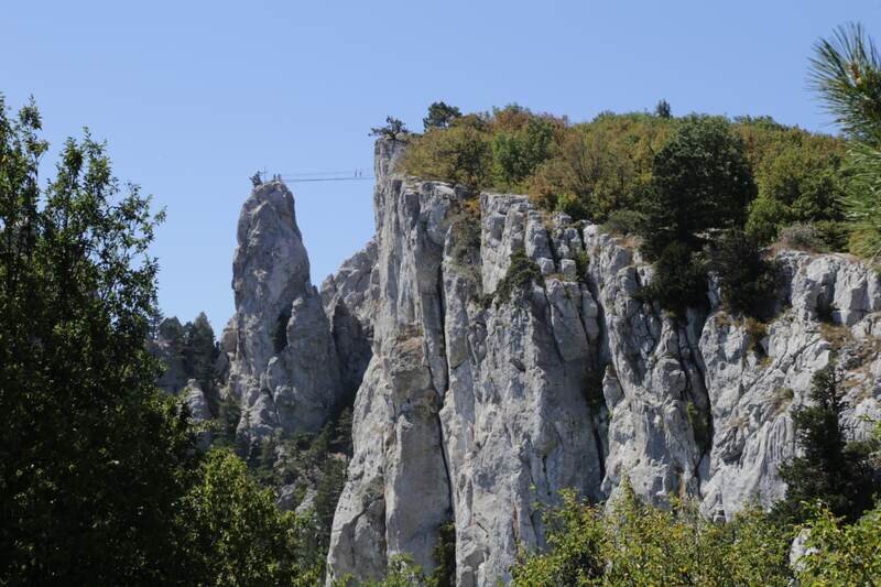 В связи с непогодой дорогу на плато Ай-Петри временно закрыли