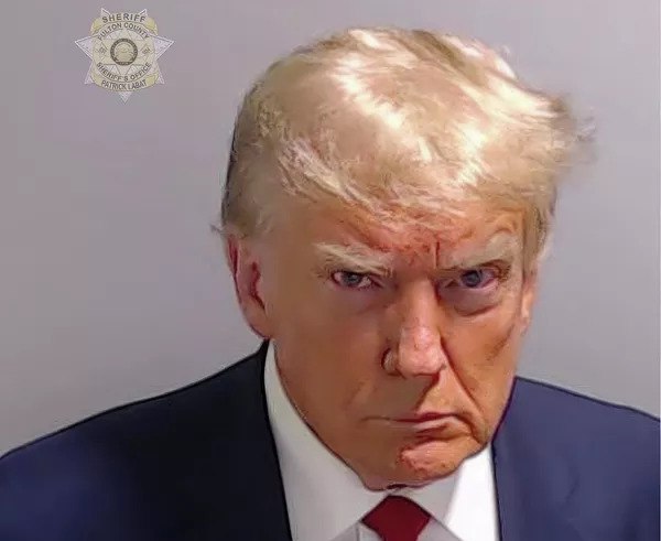 Страсти по Трампу: обвинения экс-президента США и рейтинги одобрения