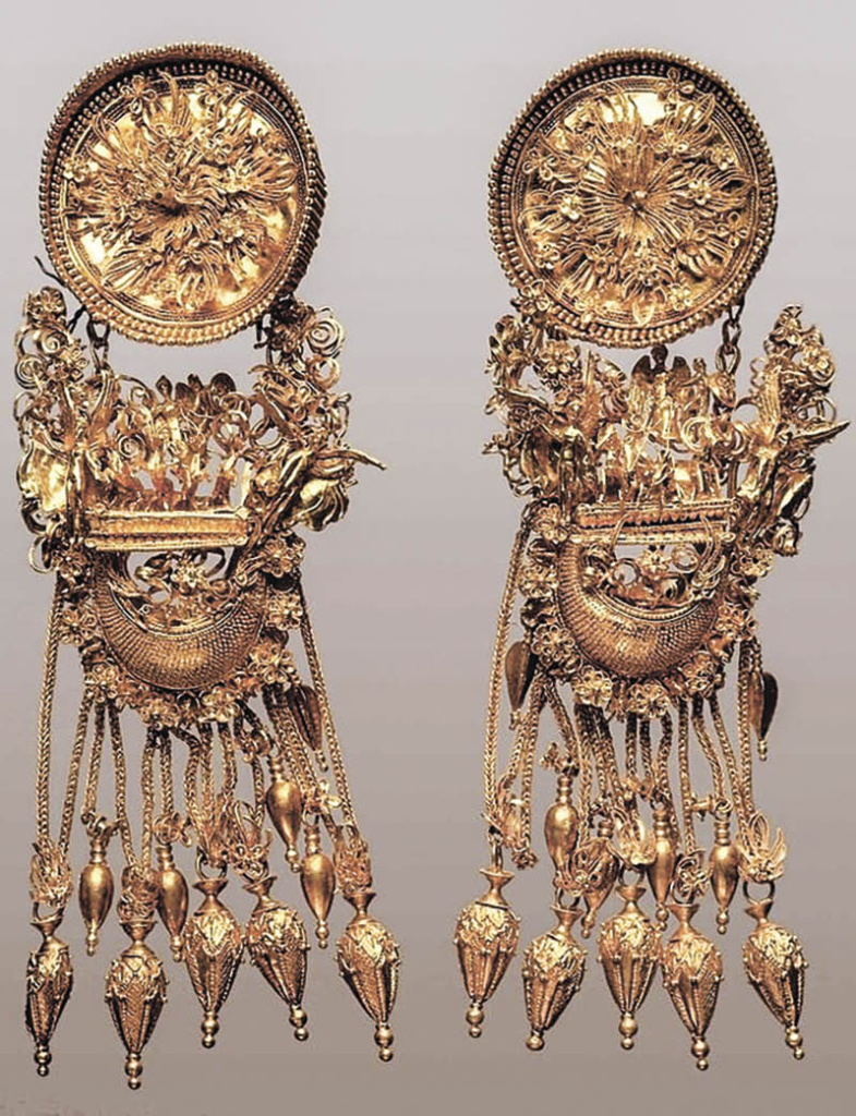 Серьги, найденные в кургане на вершине горы Тете-Оба, украшают Галерею драгоценностей Эрмитажа 26-3.jpg