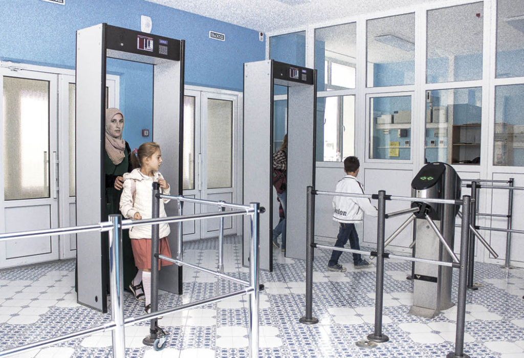 Тревожные кнопки и охрана: как меняется система безопасности в крымских образовательных учреждениях