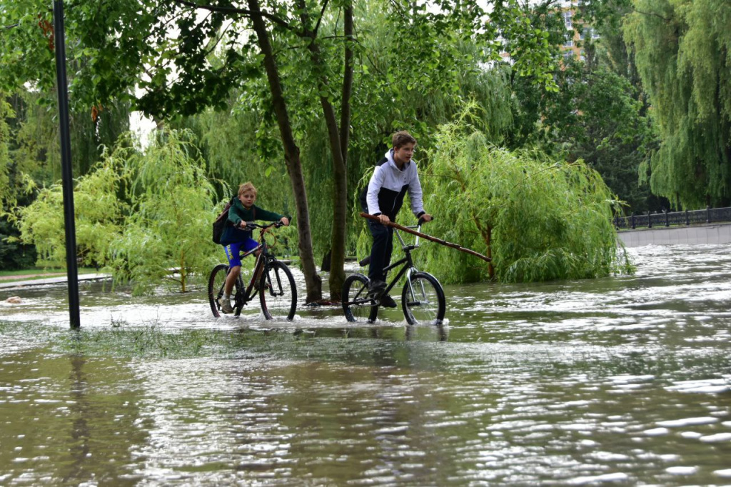 Ливни, град и грозы: в Крыму объявлено штормовое предупреждение