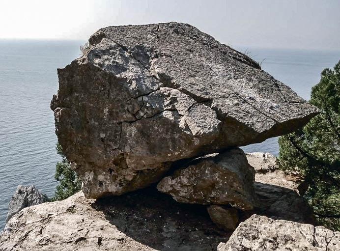 На горе Кошка неутомимый исследователь обнаружил потрясающий воображение «камень судьбы» 5-2.jpg