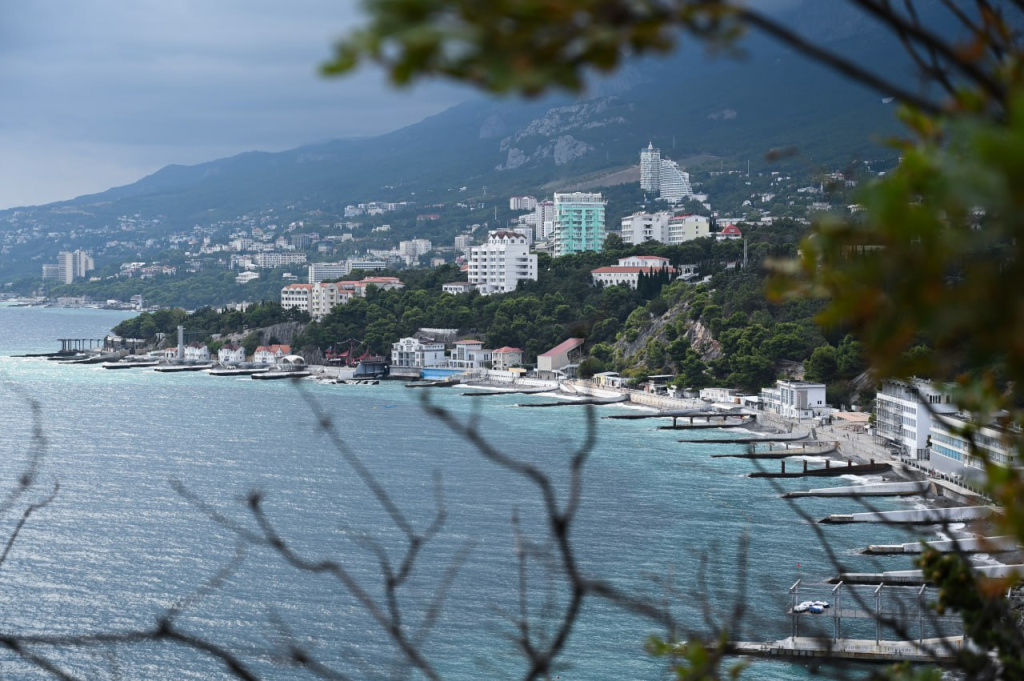 Головная боль, ухудшение сна и раздражительность: на кого и как влияет пасмурная погода