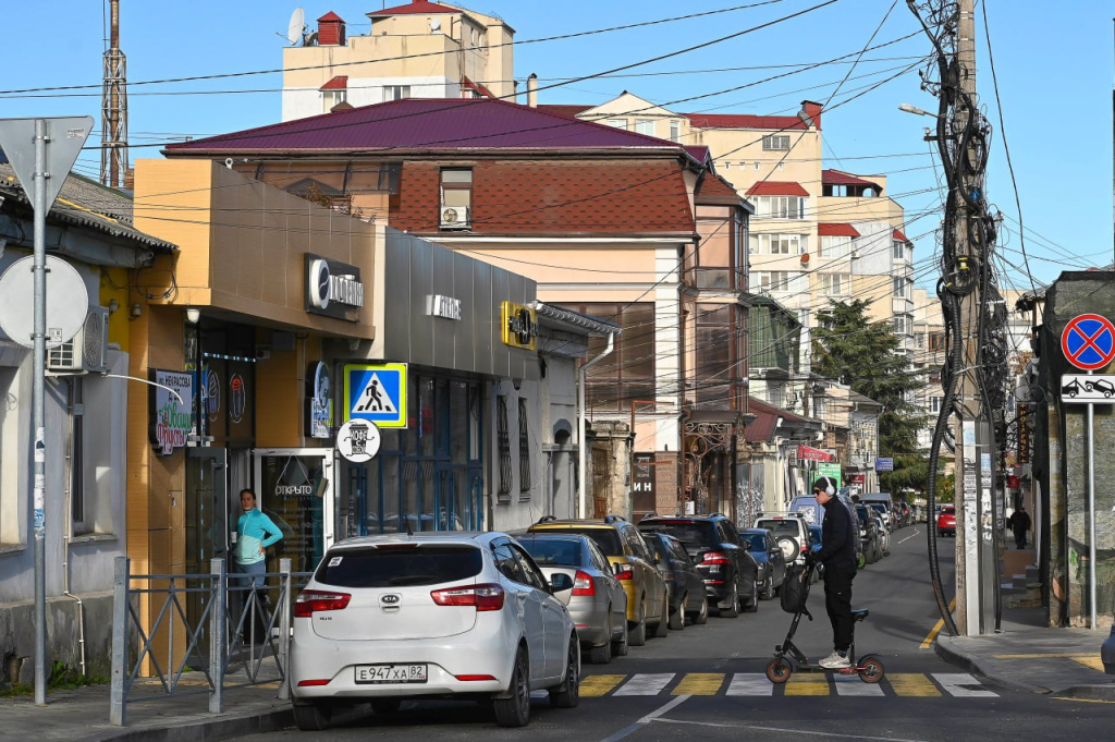 Бензин кончился прямо на ходу: куда деть машину и как оформить остановку, чтобы избежать штрафа