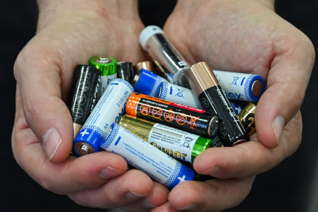 Как заставить работать разряженную батарейку и сколько весит самая крупная жемчужина: рубрика интересных фактов