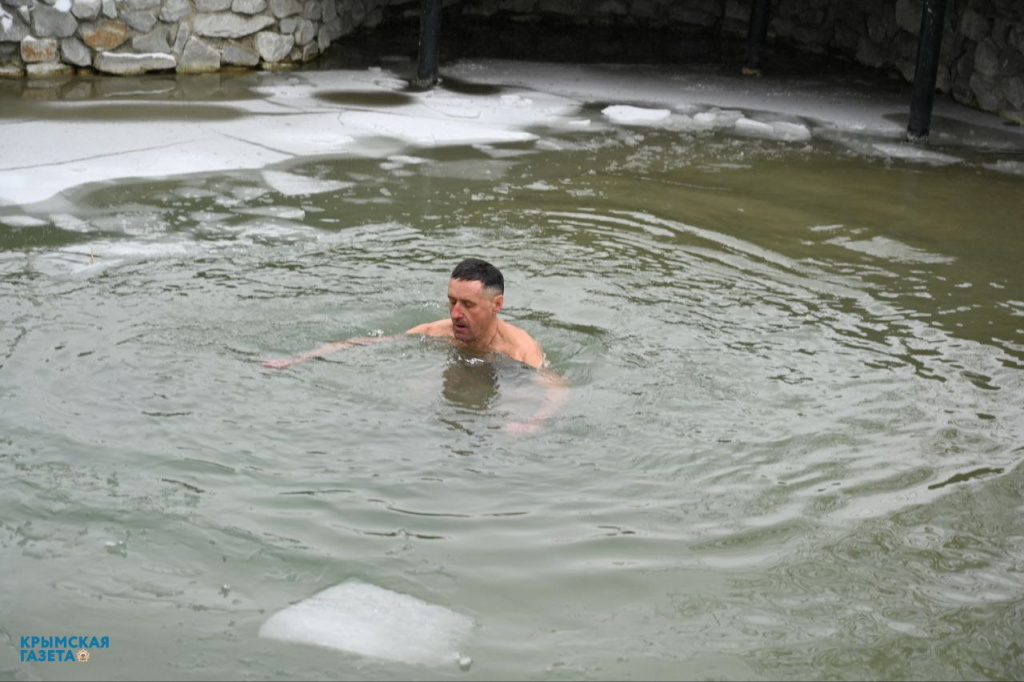 Где в Крыму была самая холодная вода на Крещение
