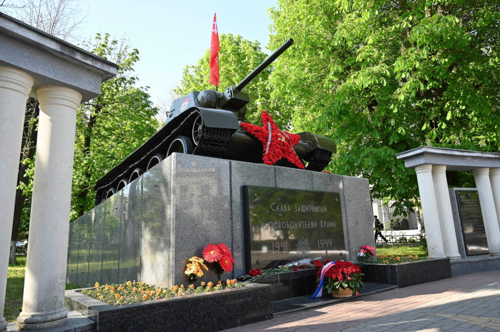 Аксёнов поздравил крымчан с Днём освобождения Симферополя от фашистских захватчиков