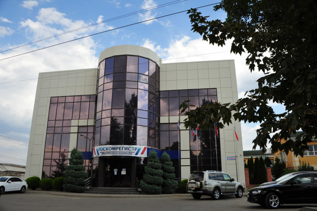 Сотрудница Госкомрегистра Крыма подозревается в сливе данных о недвижимости граждан третьим лицам