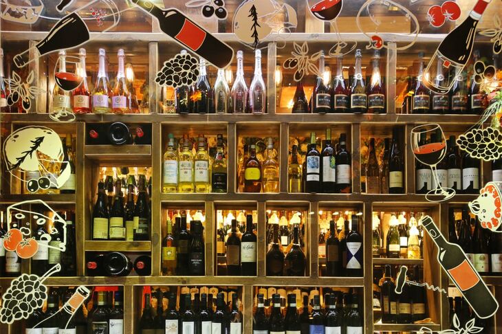 В Крыму оценили предложение убрать алкоголь с витрин магазинов (18+)