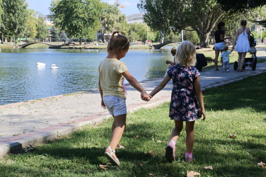 Психолог рассказал, как научить ребёнка распознавать и проживать грусть